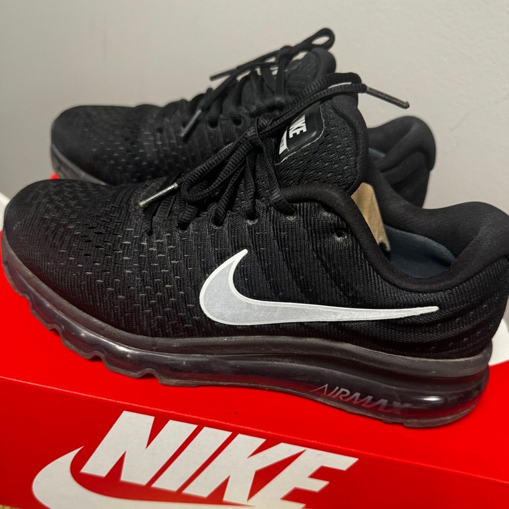 Nike Air Max - Picture 2 of 6